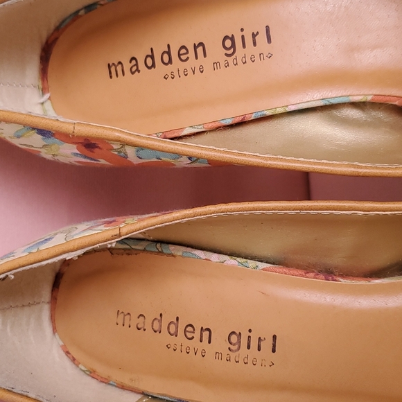 Steven Madden "Madden Girl" Size 7 Floral Fabric and Leather Heels NEW - Picture 3 of 13